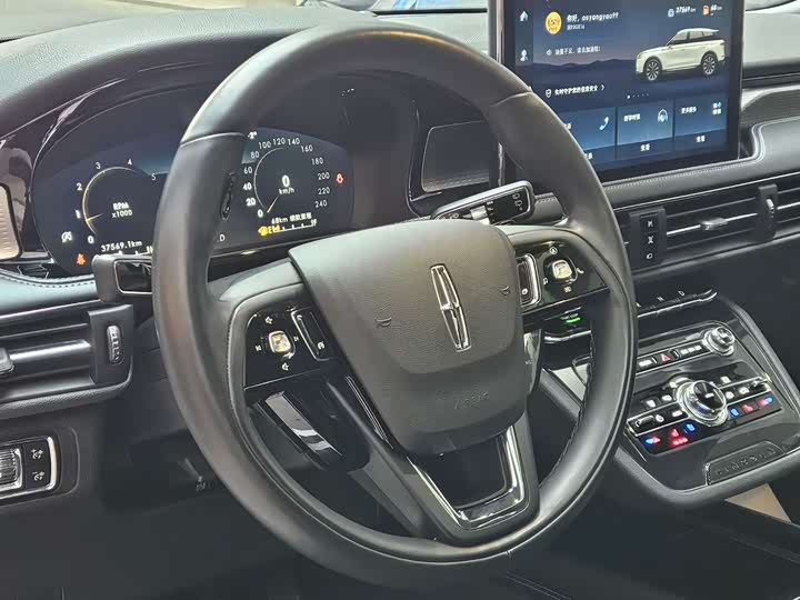 Фото 3 - Lincoln Corsair