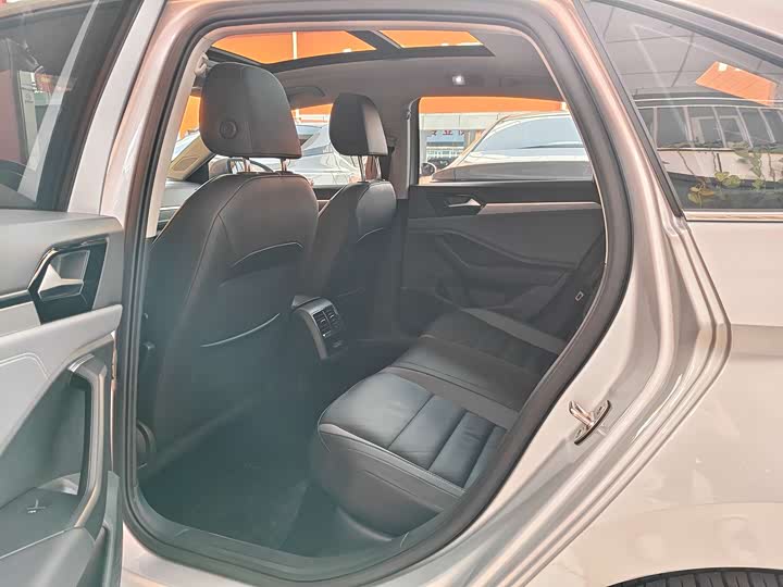 Фото 6 - Volkswagen Sagitar L