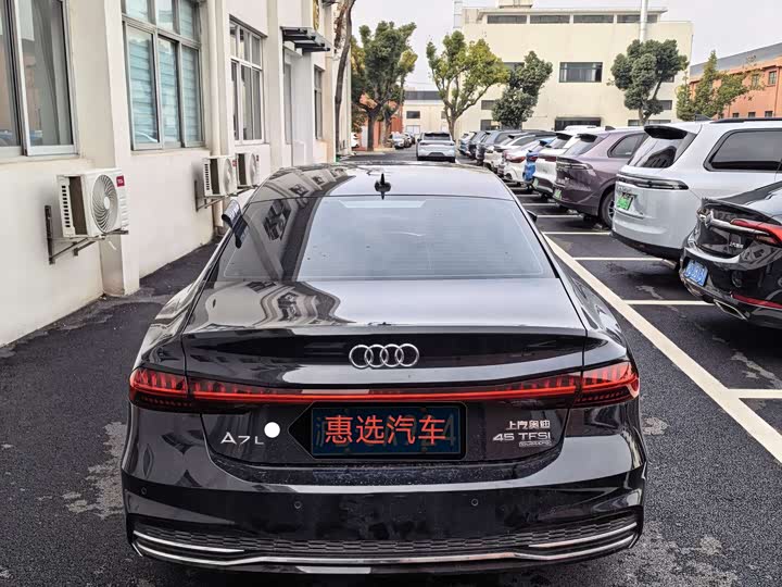Фото 8 - Audi A7L