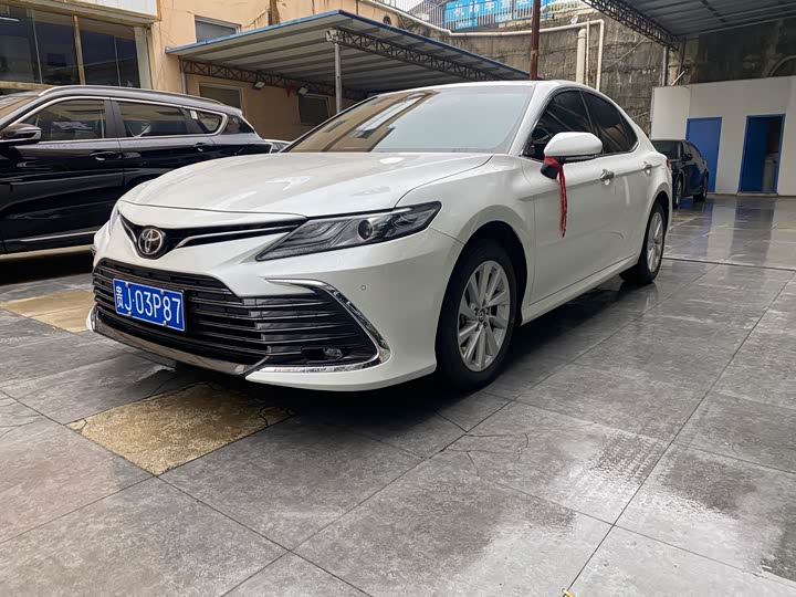 Фото 1 - Toyota Camry