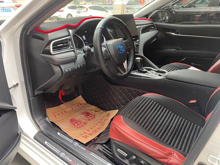 Фото 4 - Toyota Camry