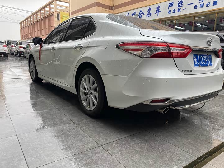 Фото 7 - Toyota Camry