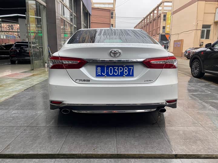 Фото 8 - Toyota Camry