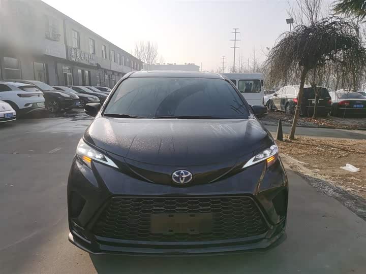 Фото 3 - Toyota Granvia