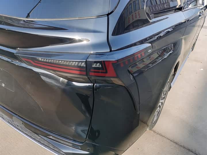 Фото 8 - Toyota Granvia