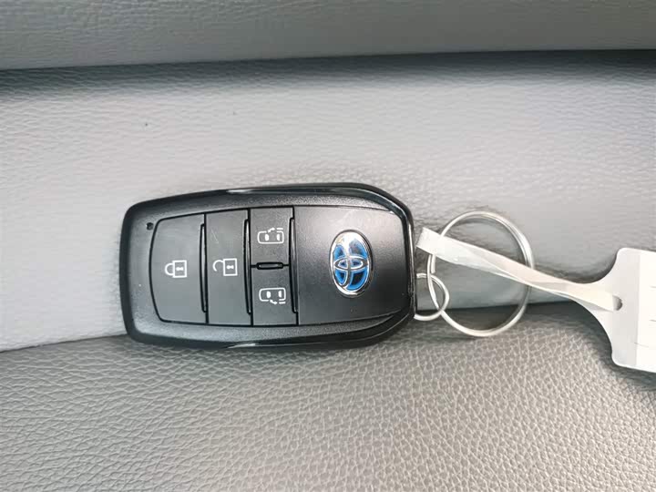 Фото 9 - Toyota Granvia