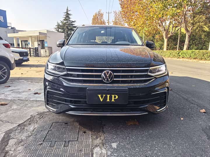 Фото 1 - Volkswagen Tiguan L Pro