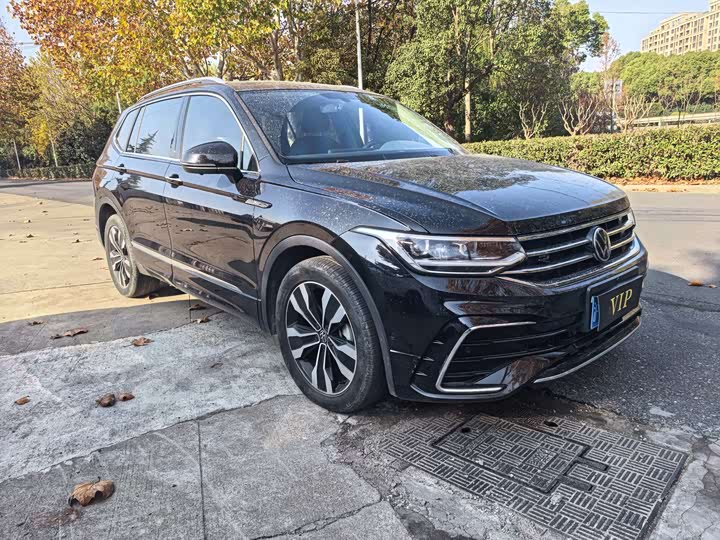Фото 2 - Volkswagen Tiguan L Pro