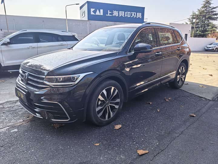 Фото 3 - Volkswagen Tiguan L Pro