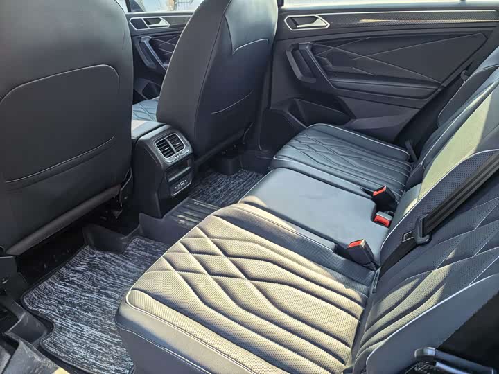 Фото 5 - Volkswagen Tiguan L Pro