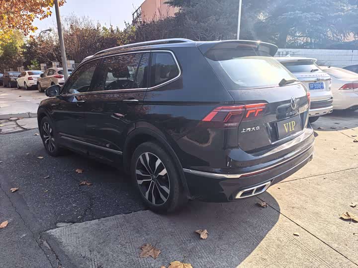 Фото 7 - Volkswagen Tiguan L Pro