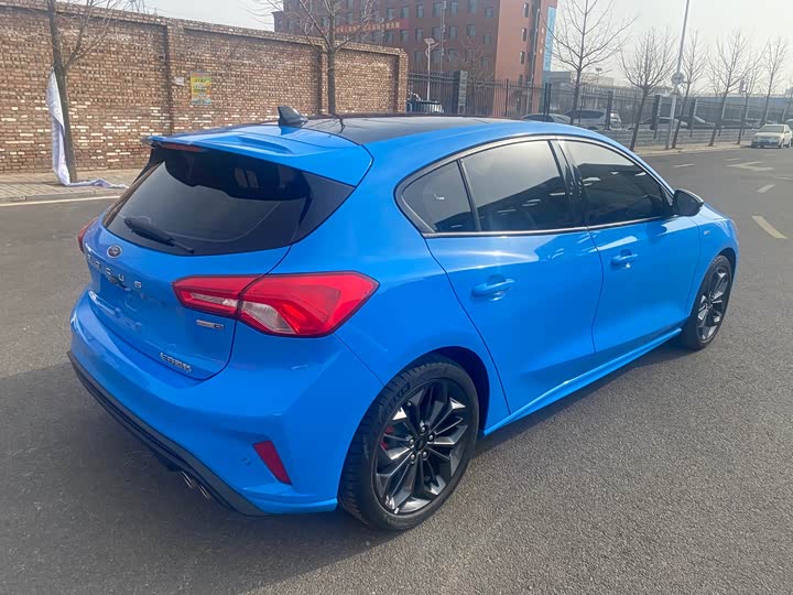 Фото 4 - Ford Focus