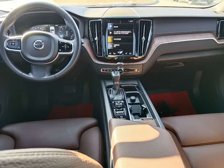 Фото 7 - Volvo XC60