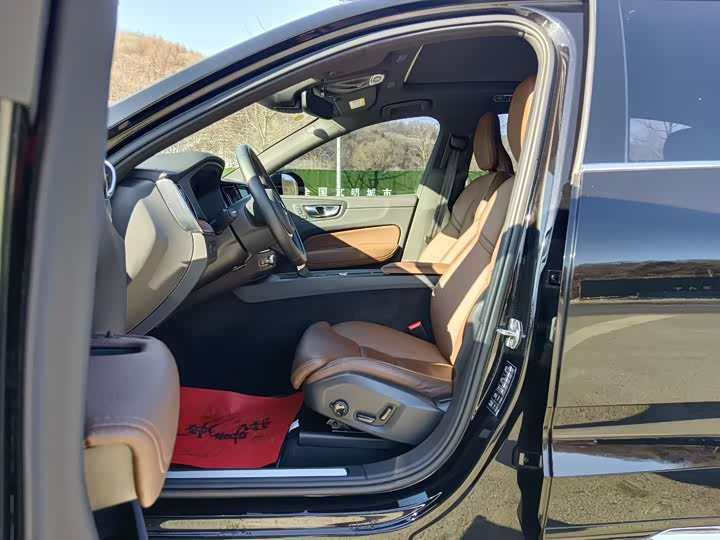 Фото 8 - Volvo XC60