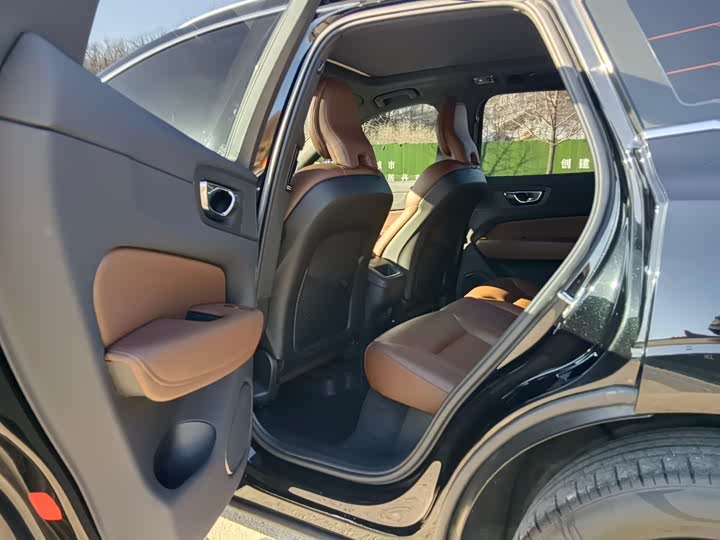 Фото 9 - Volvo XC60