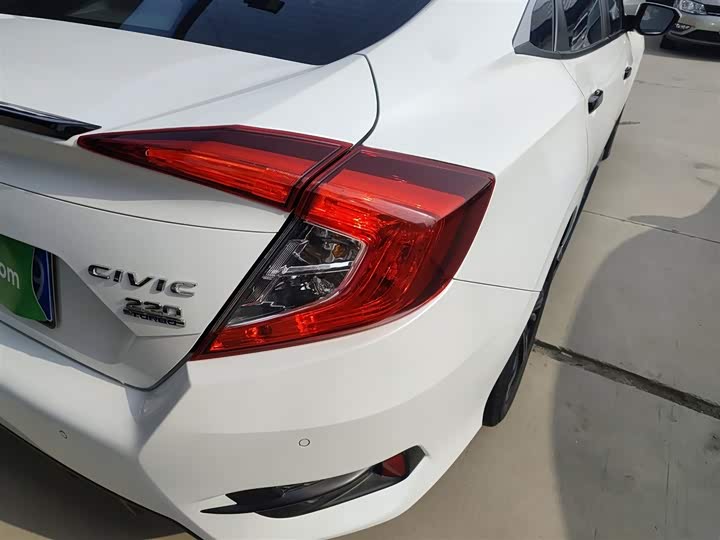 Фото 8 - Honda Civic