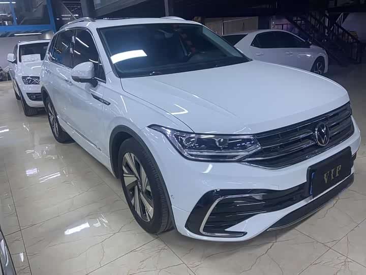 Фото 3 - Volkswagen Tiguan L Pro
