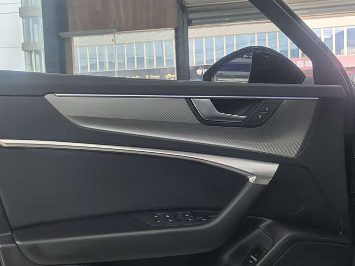 Фото 9 - Audi A6L