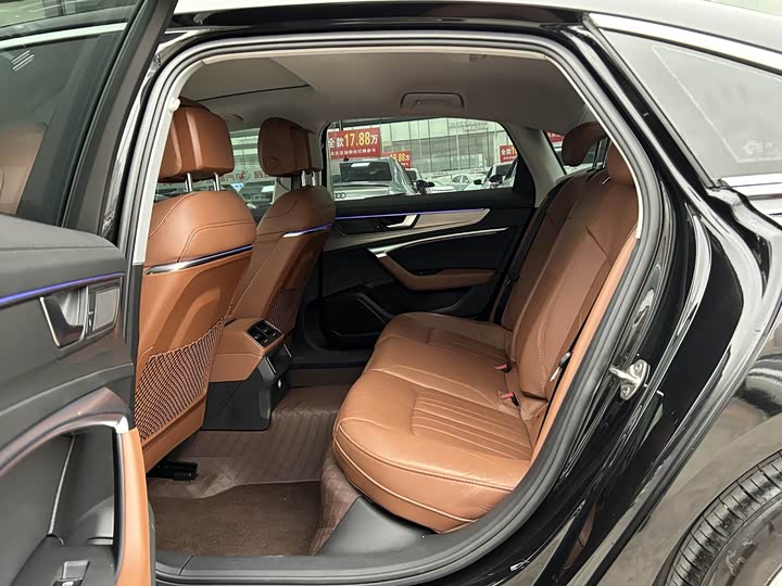 Фото 6 - Audi A6L