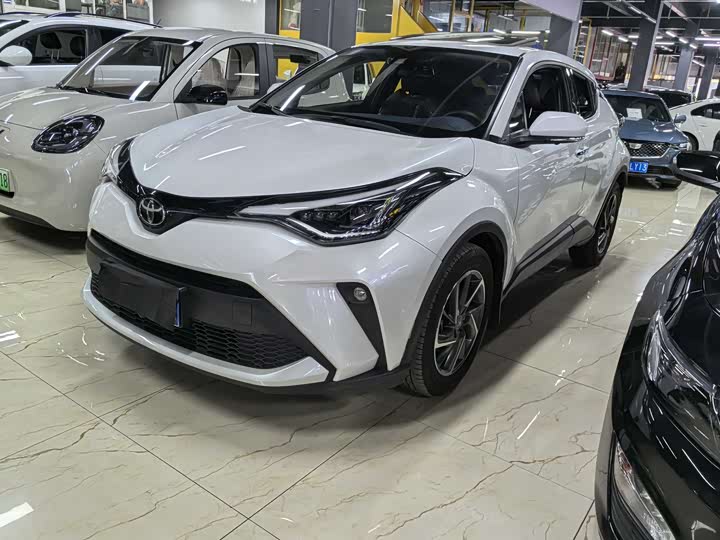 Фото 1 - Toyota C-HR