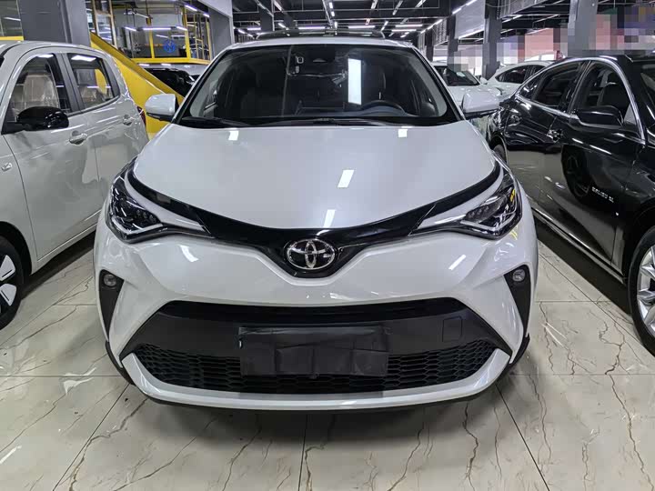 Фото 2 - Toyota C-HR