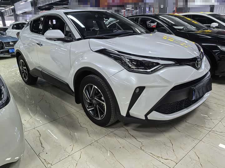 Фото 3 - Toyota C-HR
