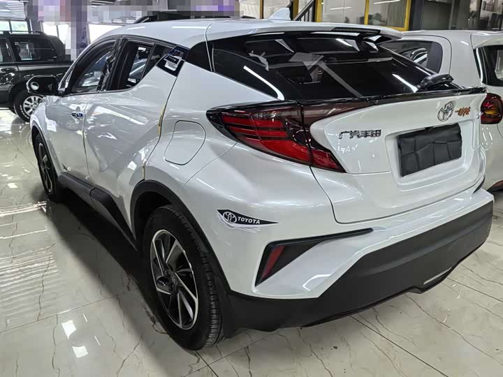 Фото 4 - Toyota C-HR