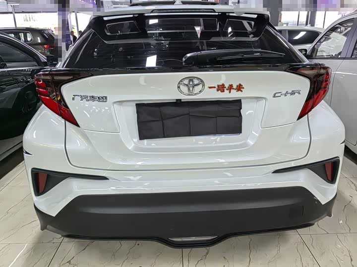 Фото 5 - Toyota C-HR