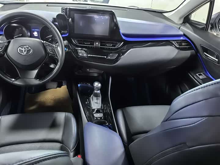 Фото 8 - Toyota C-HR