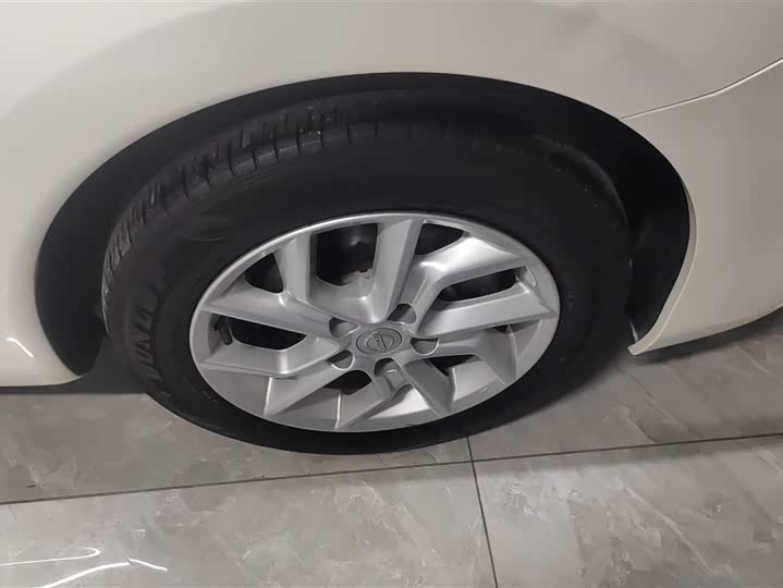 Фото 6 - Nissan Tiida