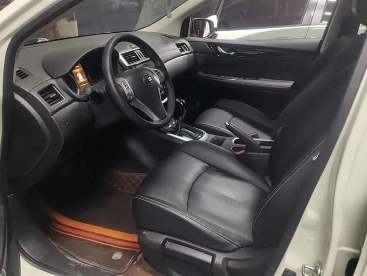 Фото 9 - Nissan Tiida