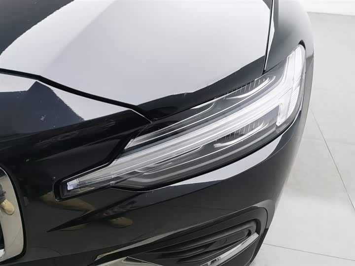 Фото 7 - Volvo S60