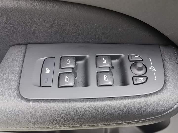 Фото 9 - Volvo S60