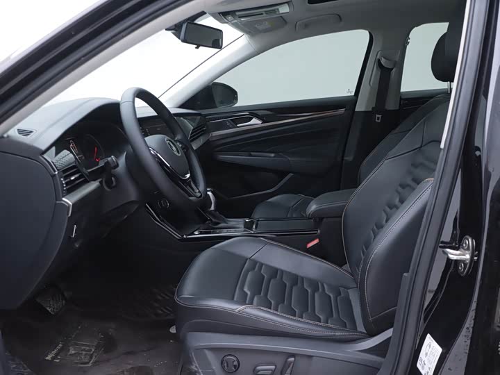 Фото 7 - Volkswagen Passat