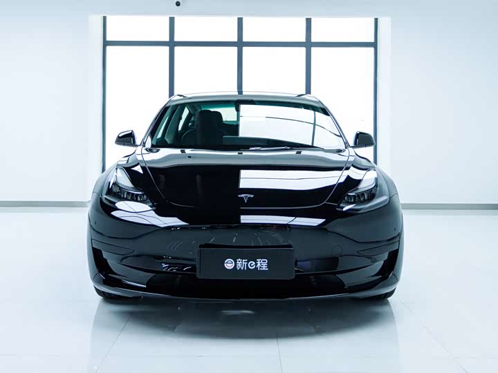 Фото 2 - Tesla Model 3