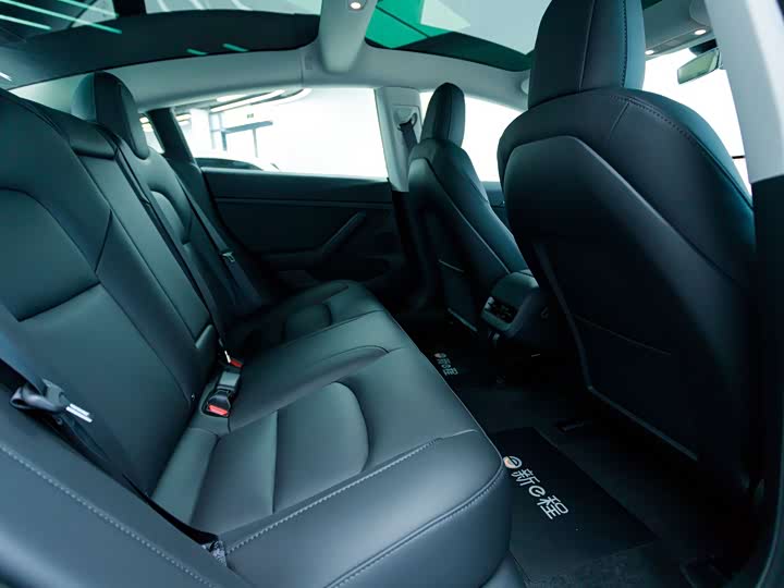 Фото 8 - Tesla Model 3