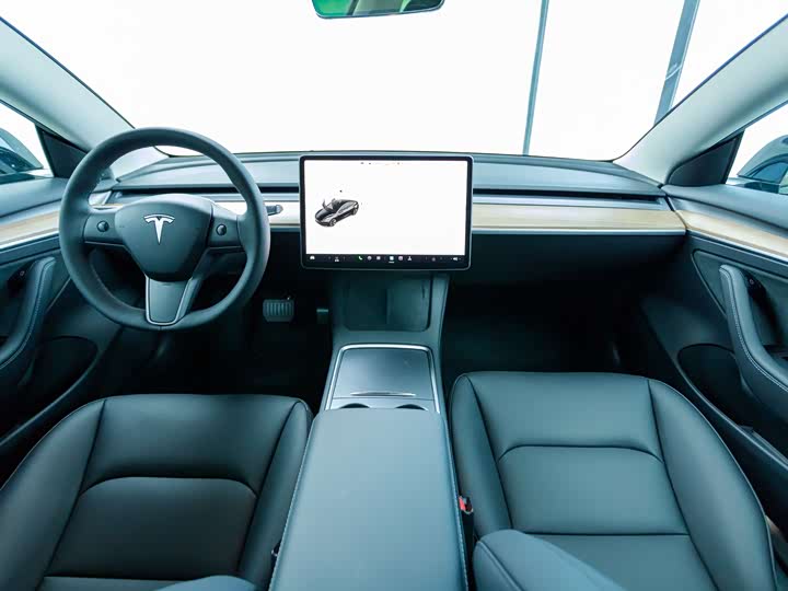 Фото 9 - Tesla Model 3