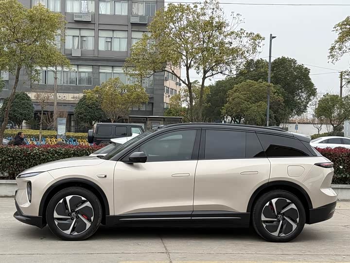 Фото 3 - Nio ES6