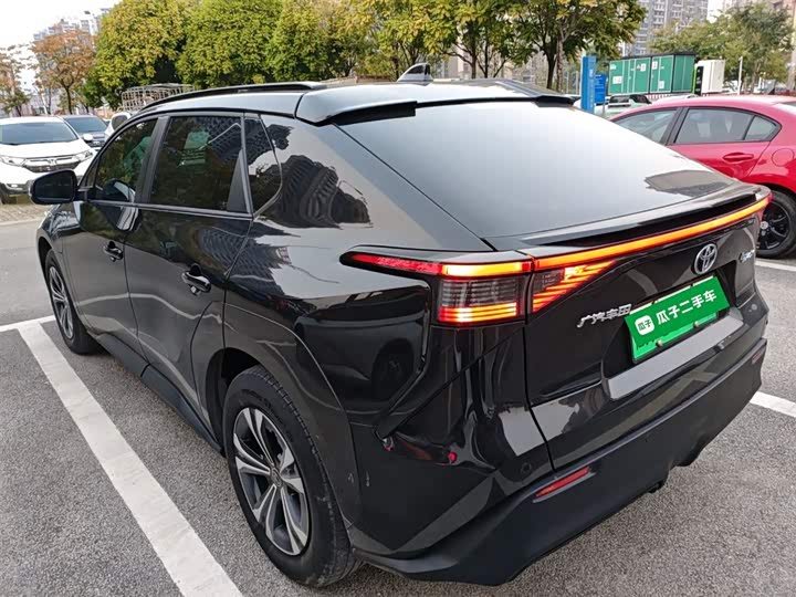 Фото 5 - Toyota bZ4X