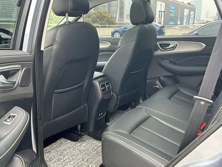 Фото 9 - Roewe RX5 Hybrid