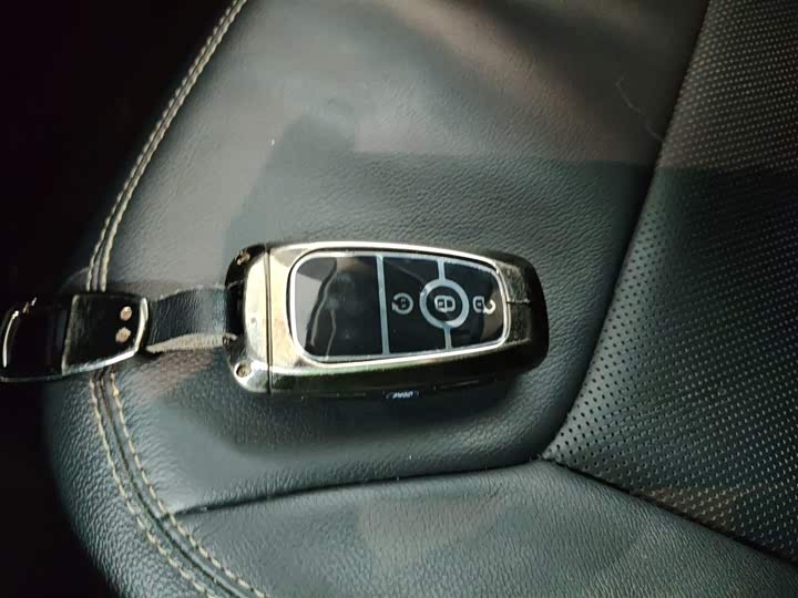 Фото 9 - Ford Explorer