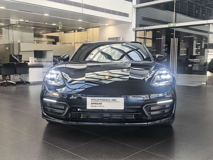 Фото 2 - Porsche Panamera