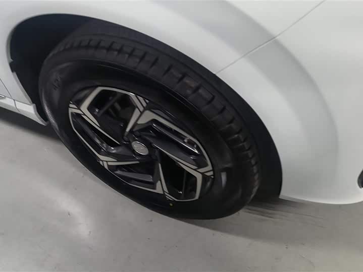 Фото 6 - Hongqi HS3