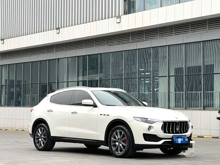 Фото 2 - Maserati Levante