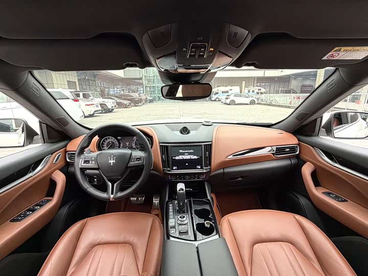 Фото 3 - Maserati Levante