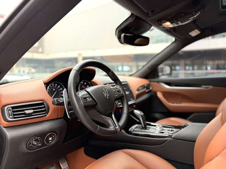 Фото 4 - Maserati Levante