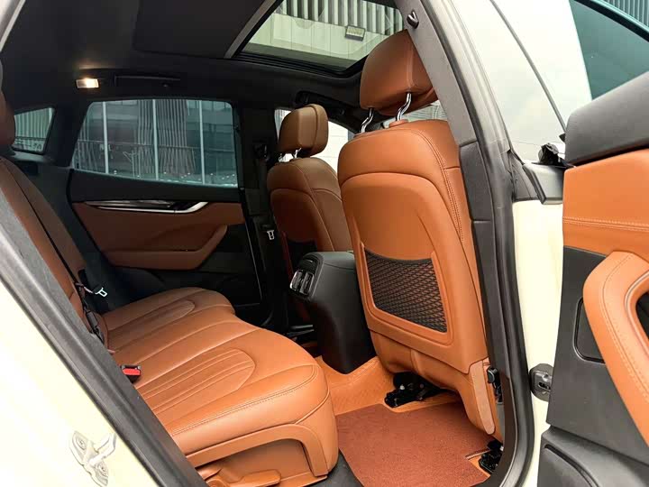 Фото 5 - Maserati Levante