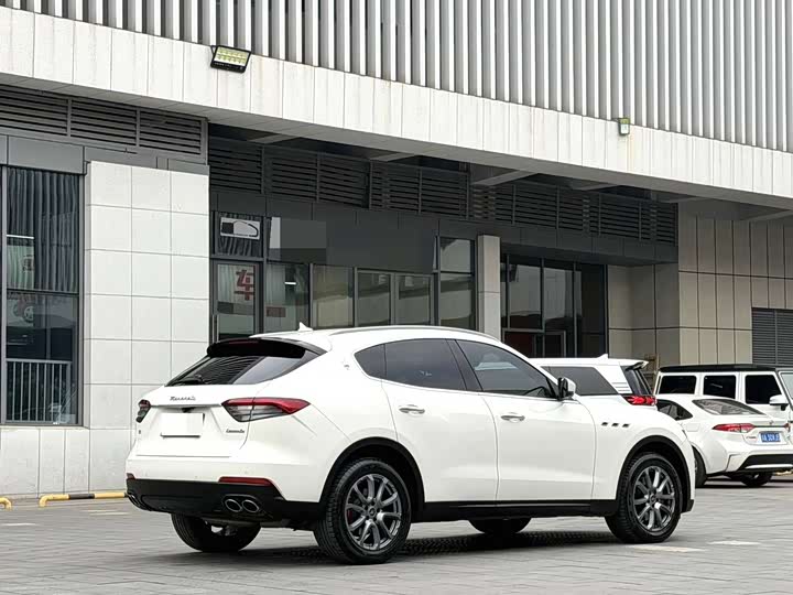 Фото 6 - Maserati Levante