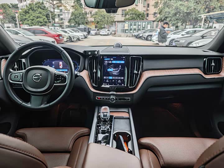 Фото 8 - Volvo XC60 Hybrid