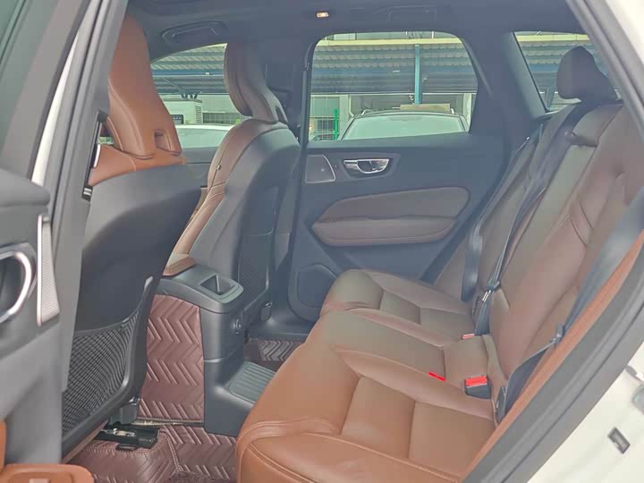 Фото 9 - Volvo XC60 Hybrid